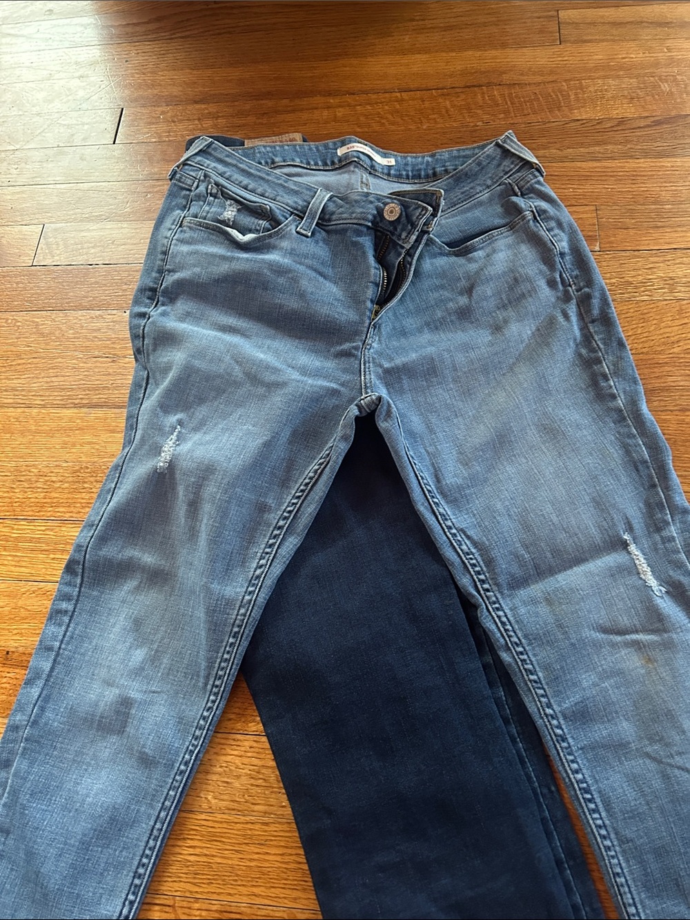 Levi's Woman’s Slim Straight Jeans - Dark Indigo & Light Blue Wash - Picture 2 of 5
